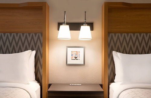 Fort Worth Hotel | Experience Soothing Moments & Luxury! 4 Family-friendly Units, Indoor Pool!