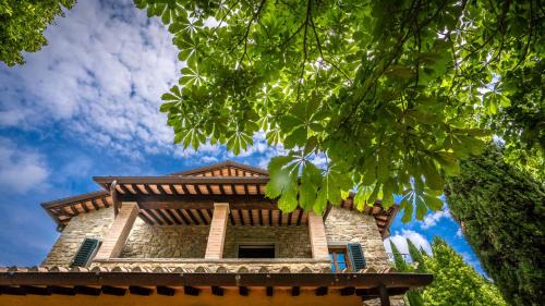 Subbiano Villa | Experience the charm of Tenuta Le Caselle, a cozy farmhouse surrounded by nature and comfort!