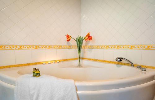 Subbiano Villa | Experience the charm of Tenuta Le Caselle, a cozy farmhouse surrounded by nature and comfort!