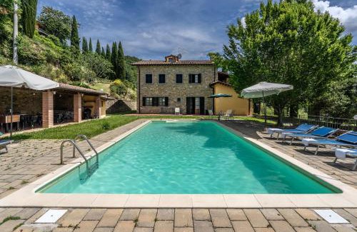 Subbiano Villa | Experience the charm of Tenuta Le Caselle, a cozy farmhouse surrounded by nature and comfort!