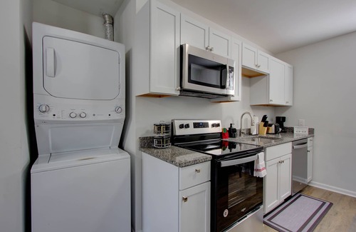 North Charleston Apartment | Experience the Difference Best CozyClean Retreat in Town! Sleep 4. Dryer/Washer.