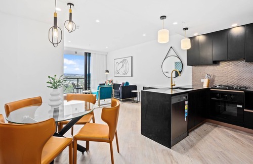 Southport Apartment | Experience the epitome of luxury at this stunning one-bedroom apartment!