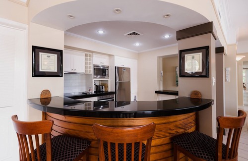 Clifton Beach Apartment | Experience the essence of the South Pacific in tropical Queensland, Australia.