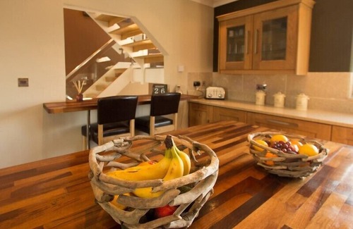 Merthyr Tydfil House | Experience the magic of Wales, take in mountain views with family and friends!