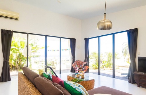 Namihira House | Experience the open Asian x Okinawa style on the t / Nakagami-gun Okinawa