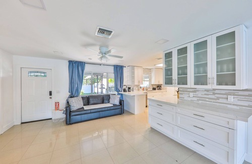 Fort Lauderdale House | Experience the enchanting allure of a tropical oasis.