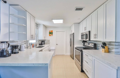 Fort Lauderdale House | Experience the enchanting allure of a tropical oasis.