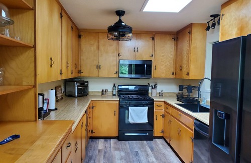 Volcano House | Experience Tranquility in a Spacious 3-Bedroom Surrounded by Hawaiian Forest