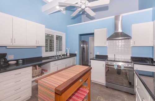 Antoneys Cay House | Experience tropical living at Casa Afortunada, 4-bedroom home with stunning ocean views.