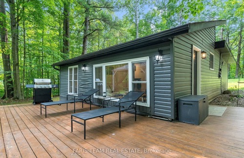 Washago Cottage | Experience True Comfort: Modern Riverfront Cottage in Orillia Country (Washago)