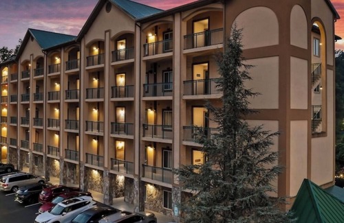 Gatlinburg Condo | Experience Ultimate Comfort in the Heart of Downtown Gatlinburg!