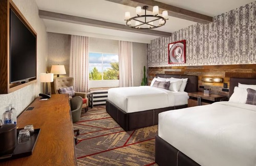 Enterprise Hotel | Experience Vegas: Elegant Suites with Rugged Mountain Charm | 2 Units