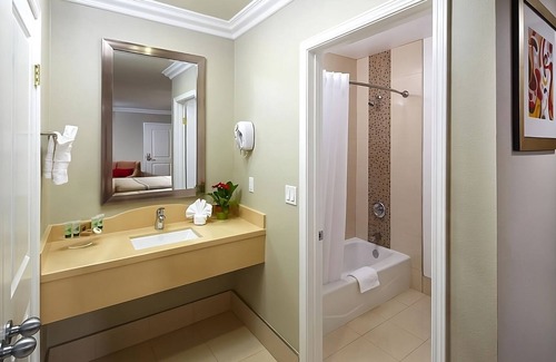 Anaheim Resort Hotel | Explore Anaheim – Steps to Disneyland, Anaheim Ice & Must-See Attractions!