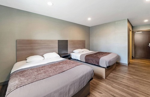 Foxboro Hotel | Explore Foxboro! 4 Units Near Patriot Place, with FREE Breakfast & Parking!