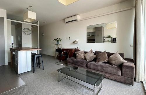 Windsor Apartment | Explore Melbourne from this Chic 1BR in Windsor