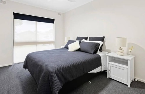 Mildura House | Explore Mildura from this charming 3BR home. Ideal for groups up to 6!