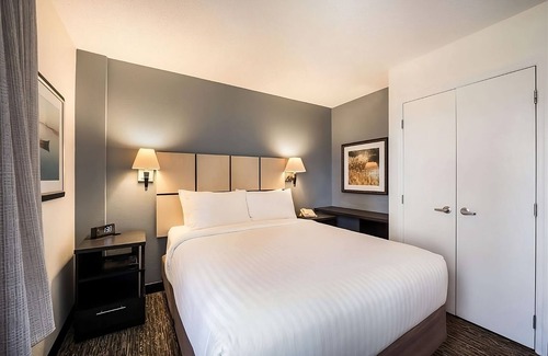 Gateway Hotel | Explore More of Austin, TX! Spacious 1BR Suite with Kitchen, Pets are Allowed!