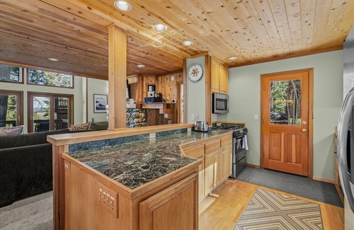 Truckee Cabin | Explore Northstar and Martis Valley with the whole family, relax in the hot tub under the stars!