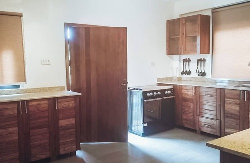 Central Kampala House | Explore the city in this 4BR house