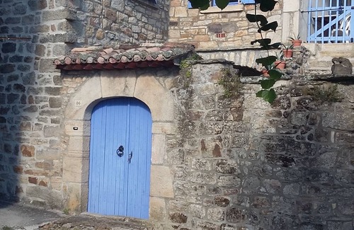 Les Assions House | Exposed stone house, pets welcome, in the countryside.