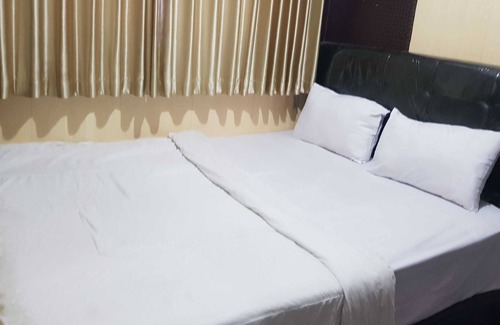 East Jakarta Hotel | EXPRESS O 91656 Oyo Sentra Group