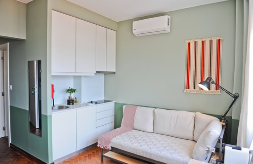 Santo Antonio Apartment | Expresso Martinis in Lisbon by Misha's Place (4c(