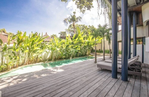Pererenan Apartment | Exquisite 1-BR Loft Art Deco Charm Shared pool