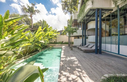 Pererenan Apartment | Exquisite 1-BR Loft Art Deco Charm Shared pool