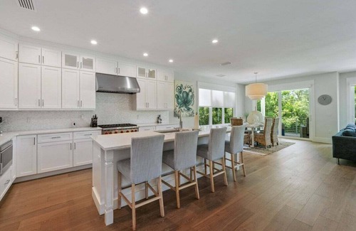 Longbeach Village House | Exquisite 3 BR/3.5 BA home with pool and spa on Longboat Key - The Captain's Quarters