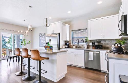 Meridian House | Exquisite 3BD 2BA Vacation Nest by The Village at Meridian