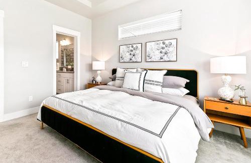 Meridian House | Exquisite 3BD 2BA Vacation Nest by The Village at Meridian