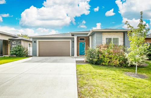 Meridian House | Exquisite 3BD 2BA Vacation Nest by The Village at Meridian