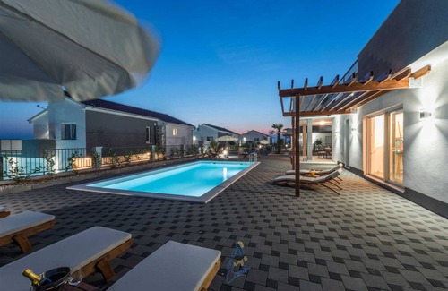Debeljak Villa | Exquisite 4 BD villa with heated pool near Zadar