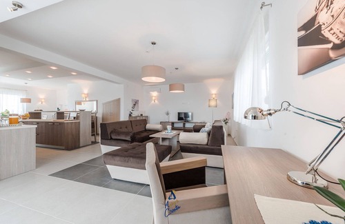 Debeljak Villa | Exquisite 4 BD villa for 8 with heated pool near Zadar