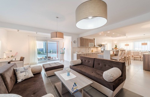 Debeljak Villa | Exquisite 4 BD villa for 8 with heated pool near Zadar