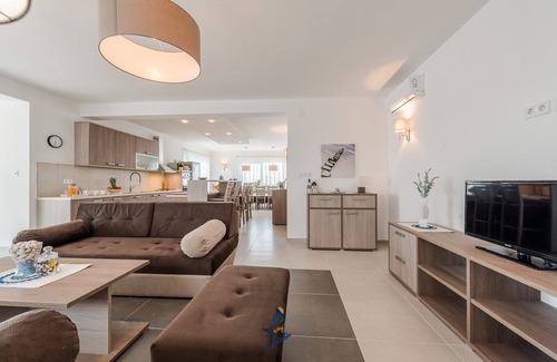 Debeljak Villa | Exquisite 4 BD villa for 8 with heated pool near Zadar