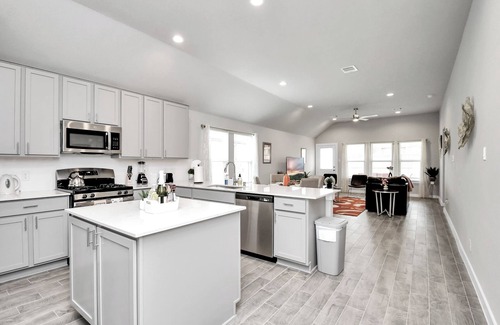 Katy House | Exquisite 4 Bedroom Brand New Home in Katy