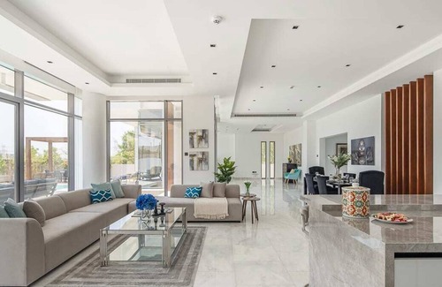 Dubai Villa | Exquisite 6BR Villa w/Private Pool in Dubai Hills