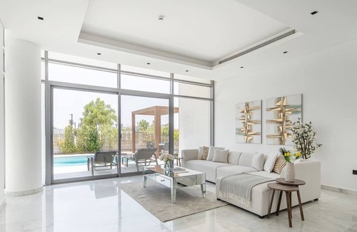 Dubai Villa | Exquisite 6BR Villa w/Private Pool in Dubai Hills