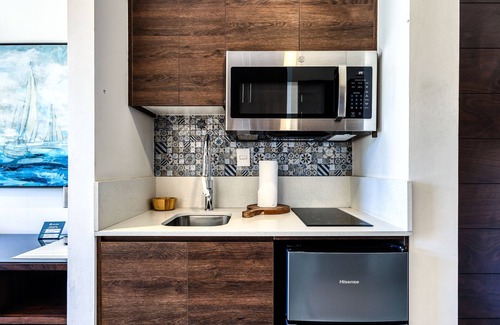 El Tezal Apartment | Exquisite apartment with balcony, TV, WiFi, heated pool. & gym/fitness room