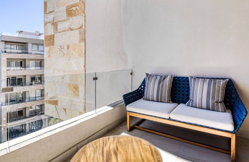 El Tezal Apartment | Exquisite apartment with balcony, TV, WiFi, heated pool. & gym/fitness room