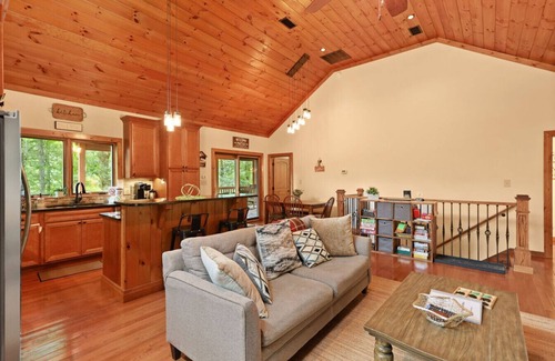 Boone Cabin | Exquisite Cabin convenient to Boone & Blowing Rock