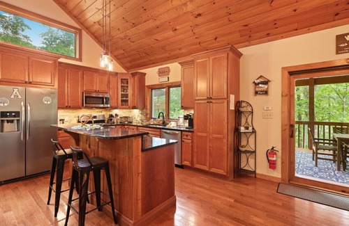 Boone Cabin | Exquisite Cabin convenient to Boone & Blowing Rock