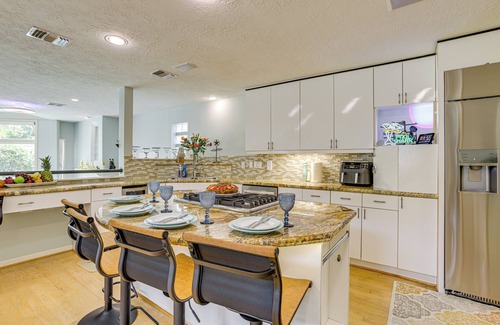 Walden on Lake Conroe House | Exquisite Canal-Front Home: Access to Lake Conroe!