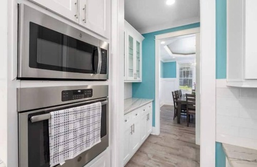 Durham House | Exquisite Downtown Retreat2 Min to DPAC 5 Min Dukenn