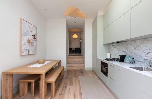 Newtown House | Exquisite Modern 3 Bed Home in Newtown w Parking
