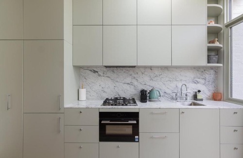 Newtown House | Exquisite Modern 3 Bed Home in Newtown w Parking