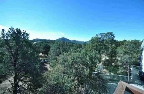Tyrone House | Exquisite Mountain Estate with Pool [Entire Home]