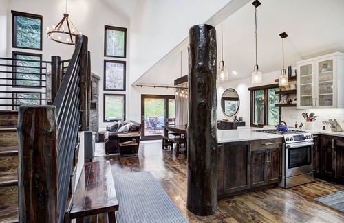 Edwards House | Exquisite, Private Mountain Home Retreat by RedAwning