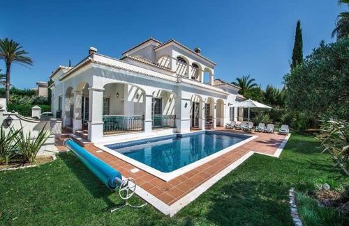 Almancil Villa | Exquisite Quinta Da Lago Villa Villa Majestic Heights 4 Bedrooms Private Pool & Large Private Garden Quinta Verde